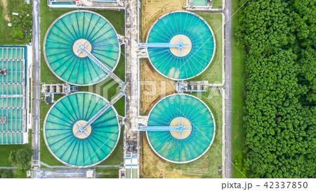 Aerial top view recirculation solid contact. 42337850
