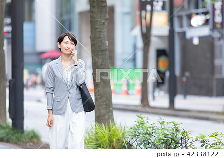 スーツの女性 オフィスレディ 新緑 OL ビジネス スーツ ポートレート リクルート スーツの女性 オフィスレディ 新緑 OL ビジネス スーツ ポートレート リクルート 42338122