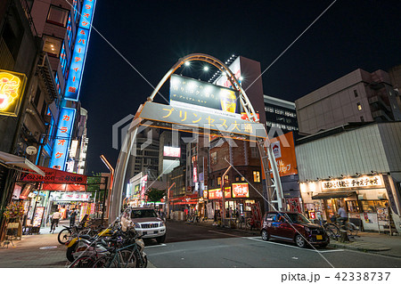 名古屋市中区栄3丁目 呉服町通り プリンセス大通り シンボルアーチ 夜景の写真素材