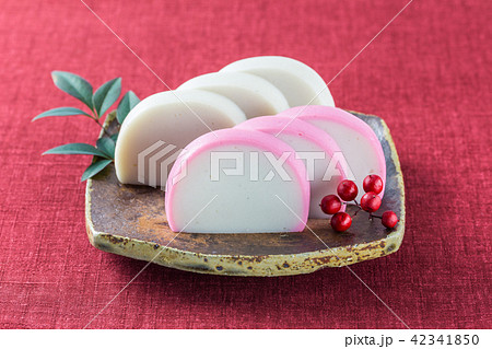 紅白のかまぼこ 42341850