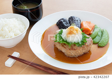 和風ハンバーグ　大葉と大根おろしのせ 42342207