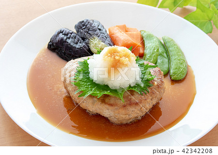 和風ハンバーグ　大葉と大根おろしのせ 42342208