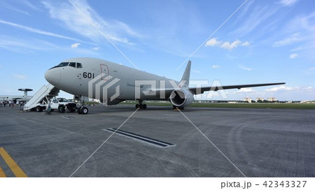 航空自衛隊のKC-767空中給油機 42343327