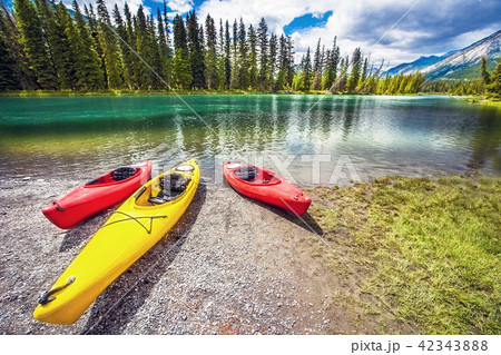 Canoes at Bow River in Banff National Park Canada 42343888