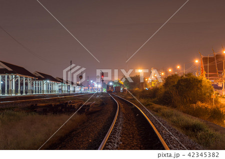 夜・鉄道・電車・レール・線路 夜・鉄道・電車・レール・線路 42345382
