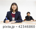 塾で勉強する中学生 42346860