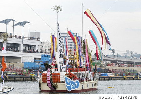 宮城塩釜みなと祭神輿海上渡御海上安全復興への祈り 42348279