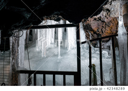 （山梨県）鳴沢氷穴　天然氷柱 42348289