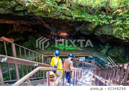 (山梨県)鳴沢氷穴 出入り口 (山梨県)鳴沢氷穴 出入り口 42348298