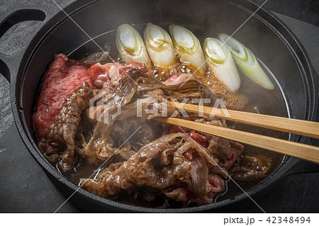 和牛肉ですきやき Tasty sukiyaki Japanese cuisine 和牛肉ですきやき Tasty sukiyaki Japanese cuisine 42348494
