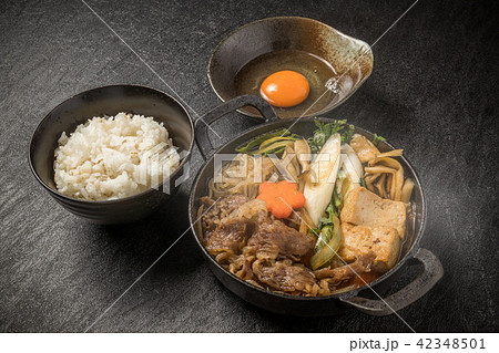和牛肉ですきやき Tasty sukiyaki Japanese cuisine 和牛肉ですきやき Tasty sukiyaki Japanese cuisine 42348501