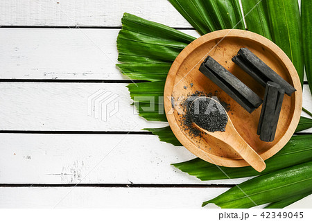 Bamboo charcoal and powder on wooden table. 42349045