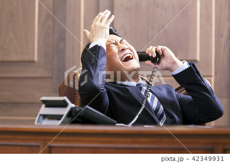 ビジネスマン オフィス 中域 42349931