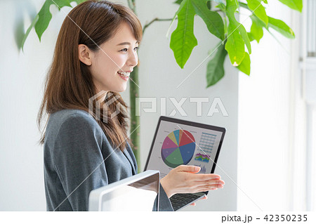 ビジネスウーマン 42350235