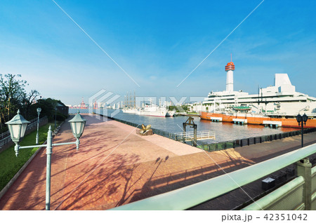 青海北ふ頭公園から望む船の科学館 42351042