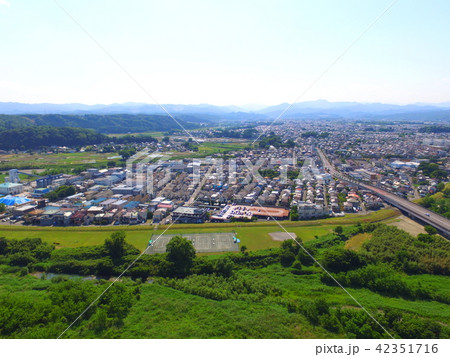 ドローンで上空から「あきる野市」方面を空撮（福生南公園／東京都福生市南田園） 42351716