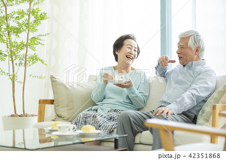 シニア夫婦 42351868