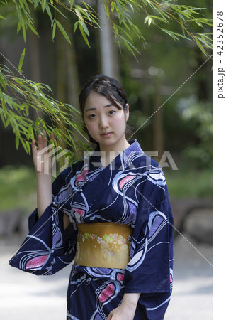 浴衣 女性 竹林 浴衣 女性 竹林 42352678