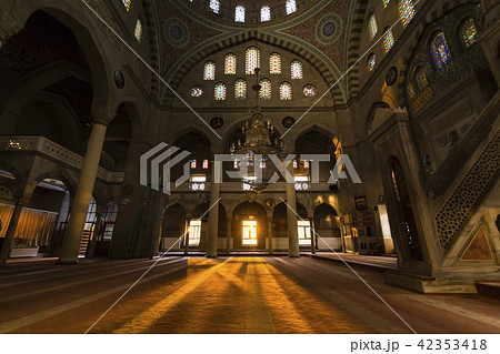 トルコ カイセリ 夕日が差し込むBürüngüz Camii トルコ カイセリ 夕日が差し込むBürüngüz Camii 42353418