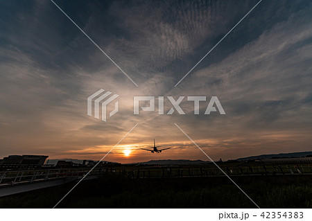 伊丹空港（大阪国際空港）への着陸　千里川 42354383