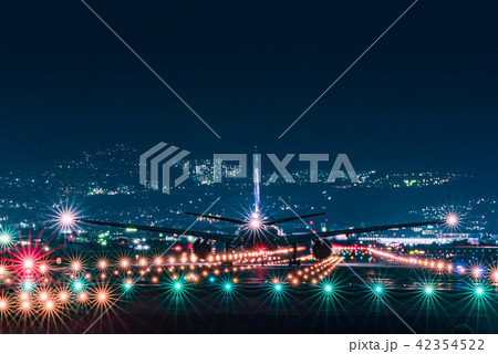 伊丹空港(大阪国際空港)からの離陸 千里川 伊丹空港(大阪国際空港)からの離陸 千里川 42354522