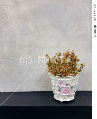 Dry ornamental flowers in pots placed Dry ornamental flowers in pots placed 42355422