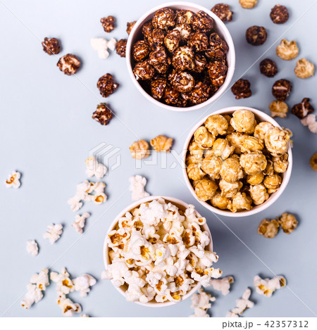 set of sweet and salted popcorn in paper cups 42357312