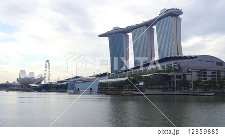 SINGAPORE - APR 1st, 2015: The Marina Bay Sands Resort in Singapore. The roofs of towers are 42359885
