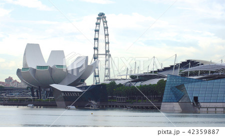 SINGAPORE - APR 2nd 2015: Marina Bay Sands, Singapore Flyer, ArtScience Museum. 42359887