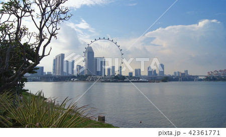 SINGAPORE - APR 2nd 2015: Aerial view of Singapore Flyer and pit lane of the Formula One Racing 42361771
