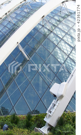 SINGAPORE - APR 3rd 2015: Detail of the Flower Dome building in the park Gardens by the Bay SINGAPORE - APR 3rd 2015: Detail of the Flower Dome building in the park Gardens by the Bay 42361774