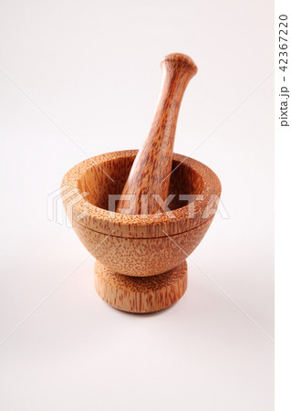 mortar and pestle 42367220