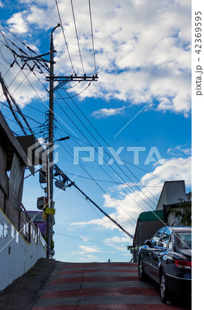 上り坂 青い空 青空 42369595
