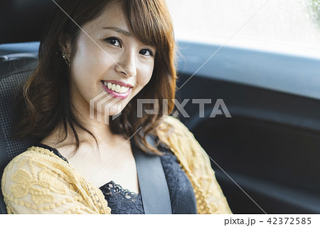 車の助手席の女性の写真素材