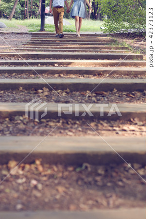 男女 デート 一緒に 42373123