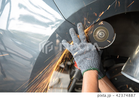 Process of cutting to extending wheel arch Process of cutting to extending wheel arch 42374887