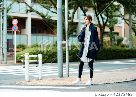 ウォーキング 42375465