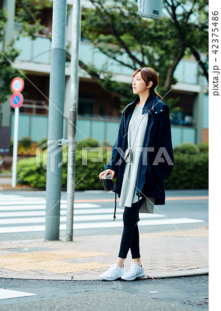 ウォーキング 42375486