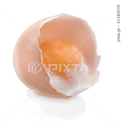 Boiled eggs, mineral water 42380039