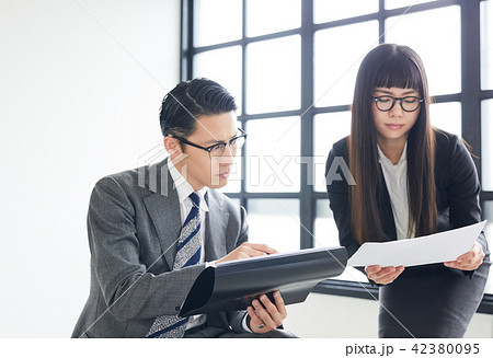 クリエイティブオフィス 打ち合わせ クリエイティブオフィス 打ち合わせ 42380095