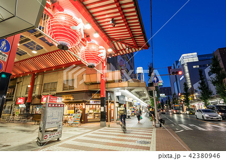 大須商店街　仁王門通本町交差点　シンボルアーチ 夜景 42380946