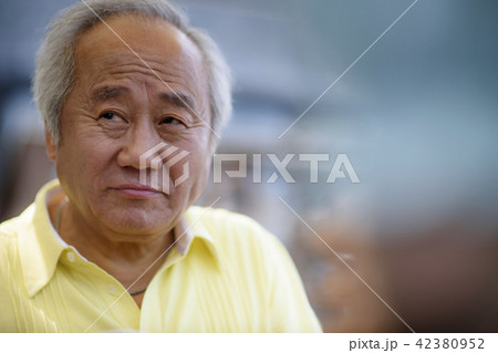 高齢者 老人 1人 42380952