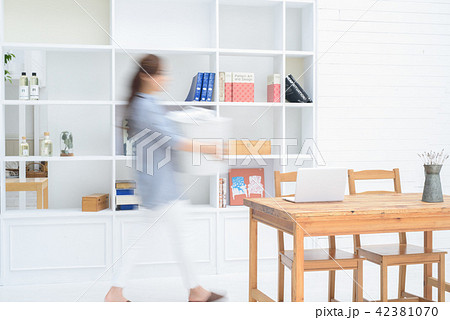 主婦　ライフスタイル 42381070