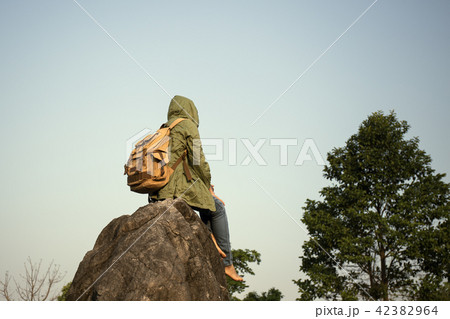 Asian woman tourist backpackers sitting on stone 42382964