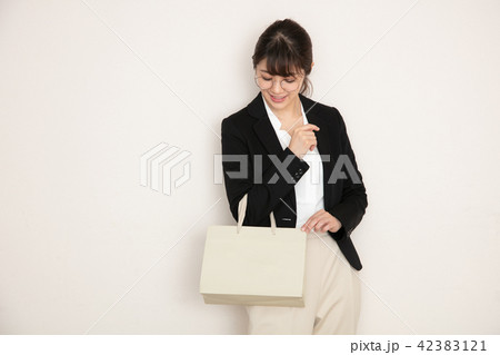 ショッピング 女性 ショッピング 女性 42383121