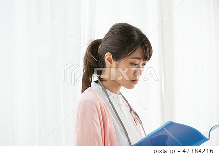看護師 看護師 42384216