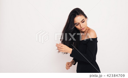 Studio shot of a fashionable woman Studio shot of a fashionable woman 42384709