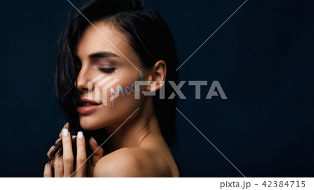 Studio portrait of a sensual woman  42384715