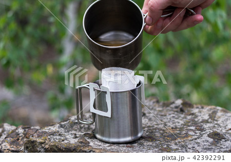 Pour boiling water in a mug. 42392291