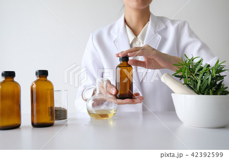 doctor woman scientist making herbal medicine. doctor woman scientist making herbal medicine. 42392599